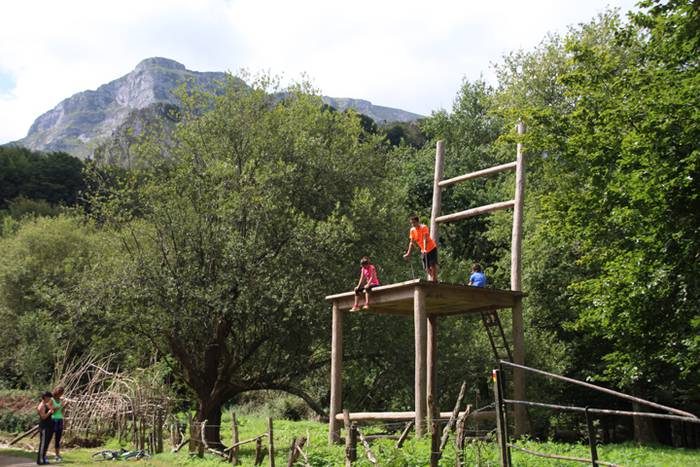 Mugak senidetzeei bide eman  11 1503145412935