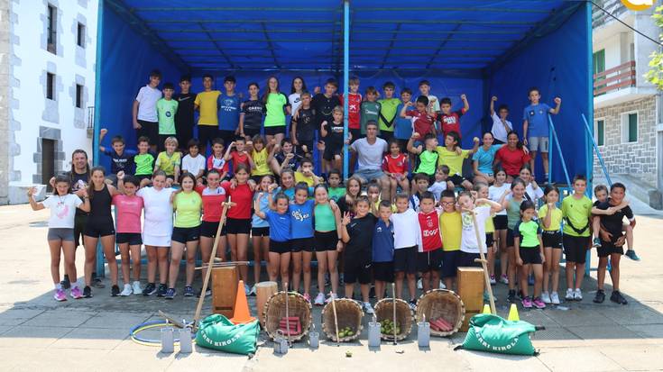 Pasioz aritu dira haurrak herri kiroletan