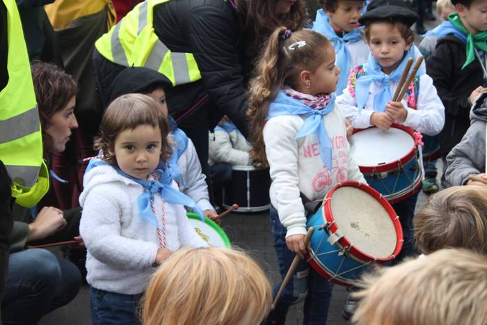 Larramendi auzoko danborrada 6 1540643364530