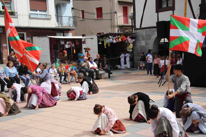 Euskal dantzek harrobia dute 98 1567950099965