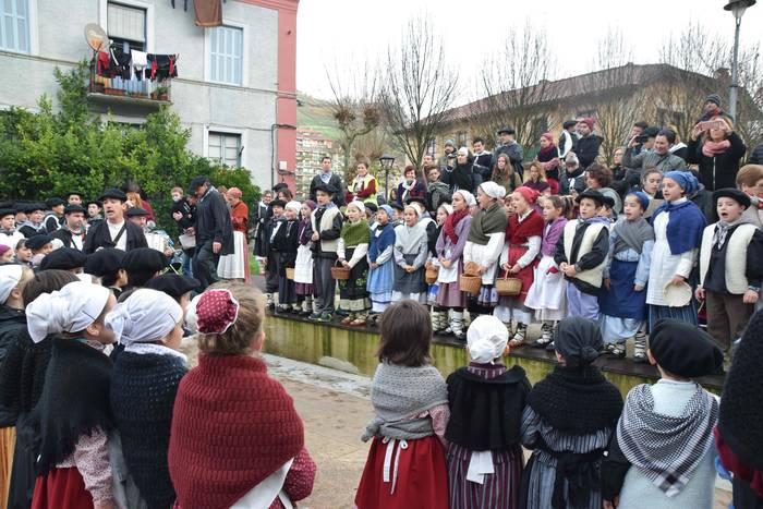 Ibarrako Uzturpe ikastolakoak gabon eskean 55 1545653488420