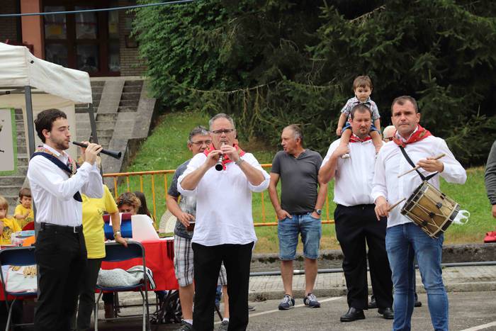 Larrain dantza egin dute Ama 3 1562505571011