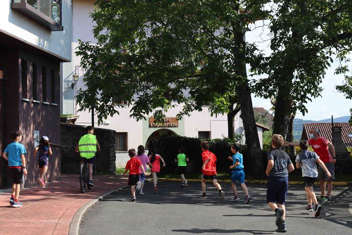 Haur, gazte eta helduen kros 1 1622368771583