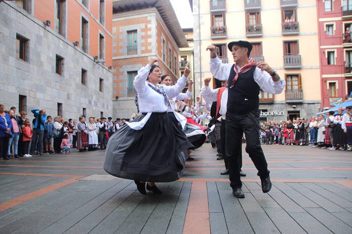 Udaberri Dantza Dezagun Tolo 92 1504963559452