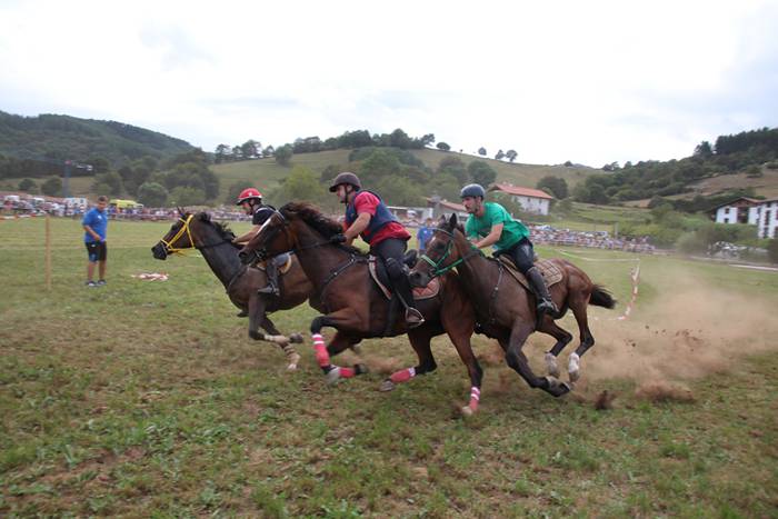 Zaldiak lasterka, gazteak desafioan 111 1472407344704