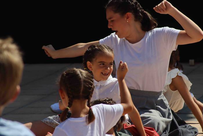 Dantzan igaro dute goiza Liz 53 1630841488049