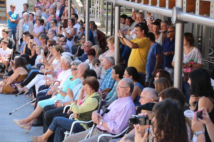 Axeriak dantzan Adunan 36 1471260898363