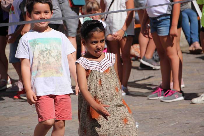 Tripa beteta, dantzan pasa d 110 1563205376866