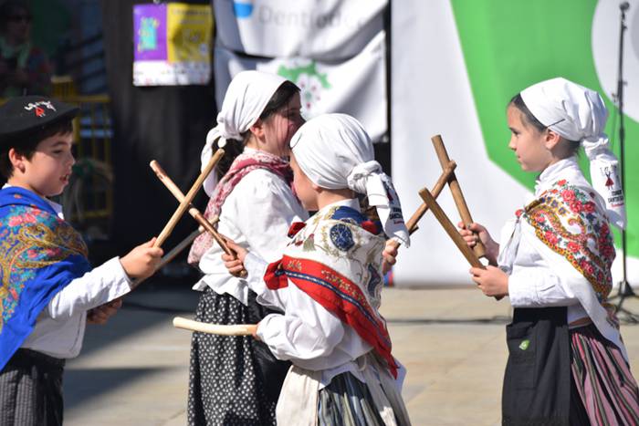 Dantzari txikiak, goizeko pr 97 1491666972981