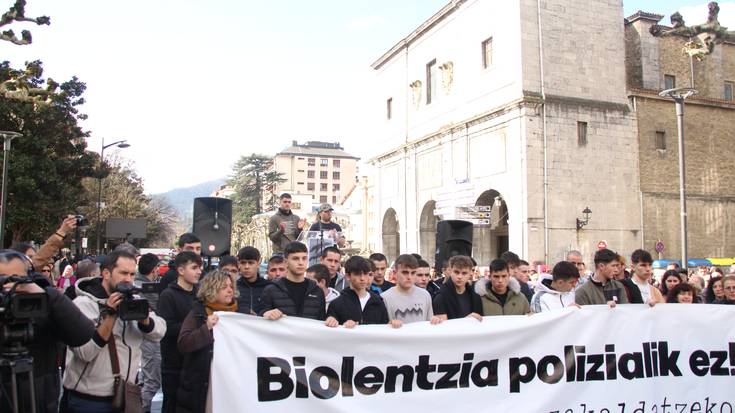 Azaroaren 17an deklaratuko du Xuhar Pazosek ertzainek foam pilotaz zauritu osteko auziarengatik