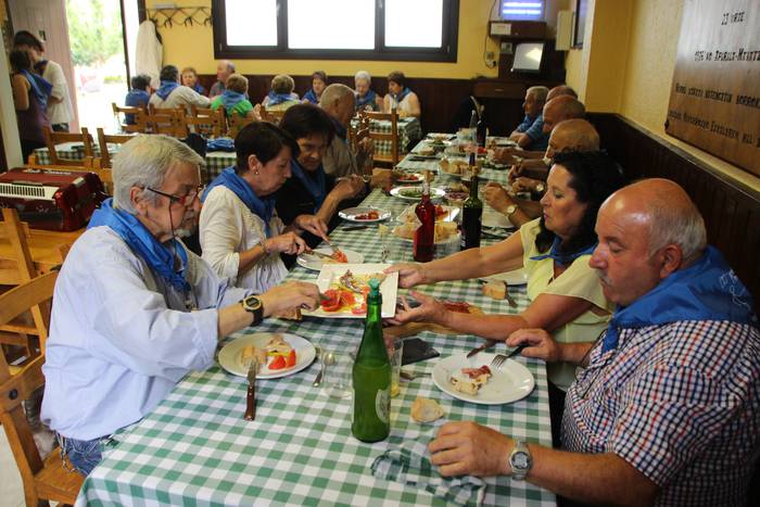 Zapiak jantzita hasi dituzte festak 6 1473349456667