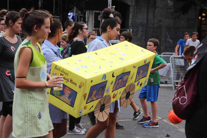 Norberak bere bazkaria, eta  48 1532631324798