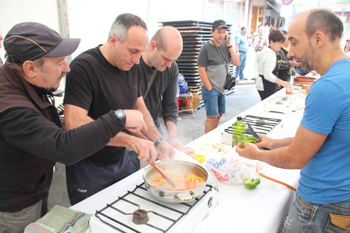 Auzo giroa mantenduz Amarotzen 7 1467476333601