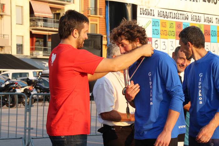 Txapel berdinduena, gipuzkoarren buruan 116 1473086068024