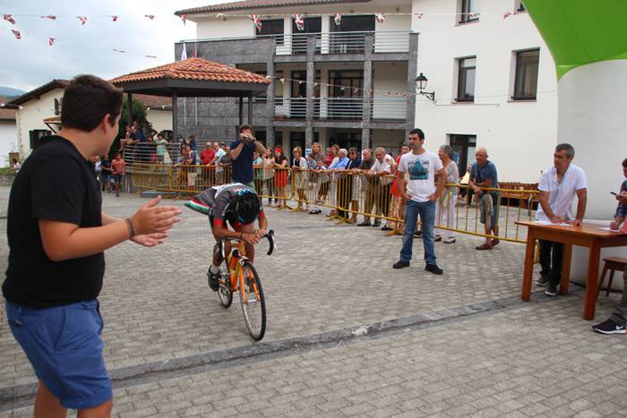 Maldan gora plazara heldu ar 12 1502801298072