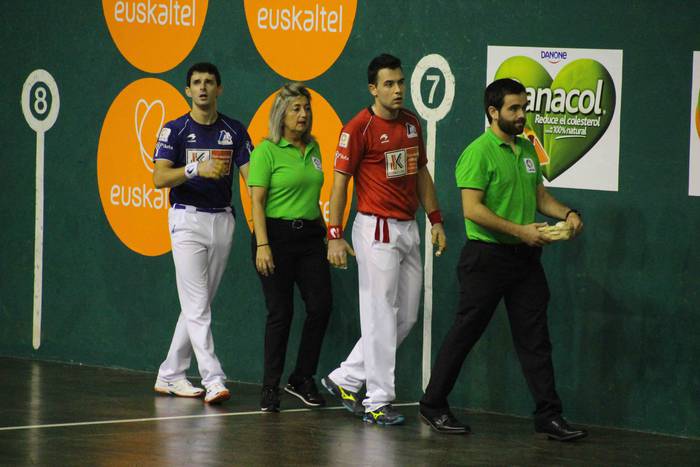 Bi maisu handi, katedralean 6 1571600472982