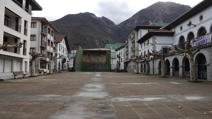 Kale-argiteria berritzeko lanak burutzen ari dira Amezketan