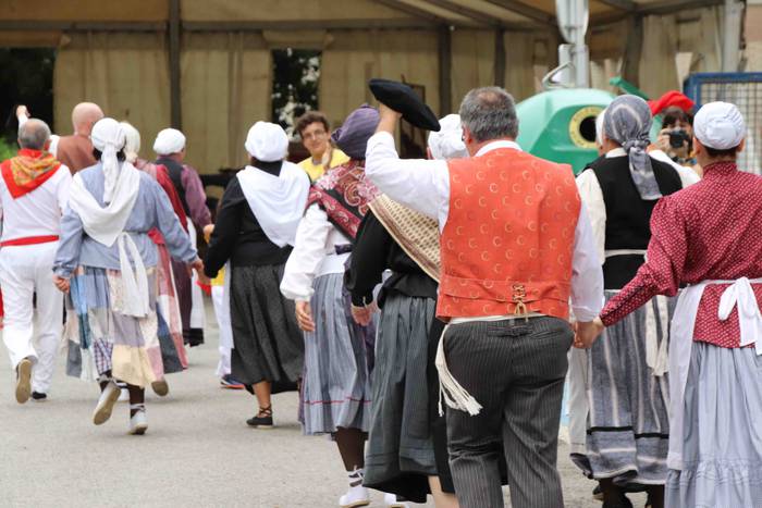 Larrain dantza egin dute Ama 39 1562505591952