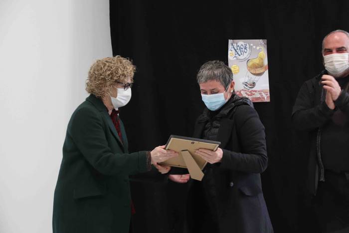 Ahoz Aho Jaialdiko sari bana 16 1615651472906