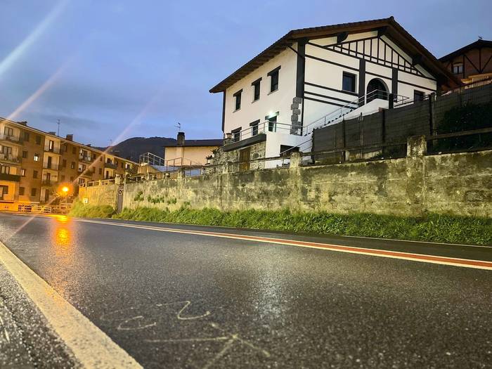Herriko trafikoa eta garraio zerbitzua hobetzeko bilerak egin ditu udalak aldundiarekin