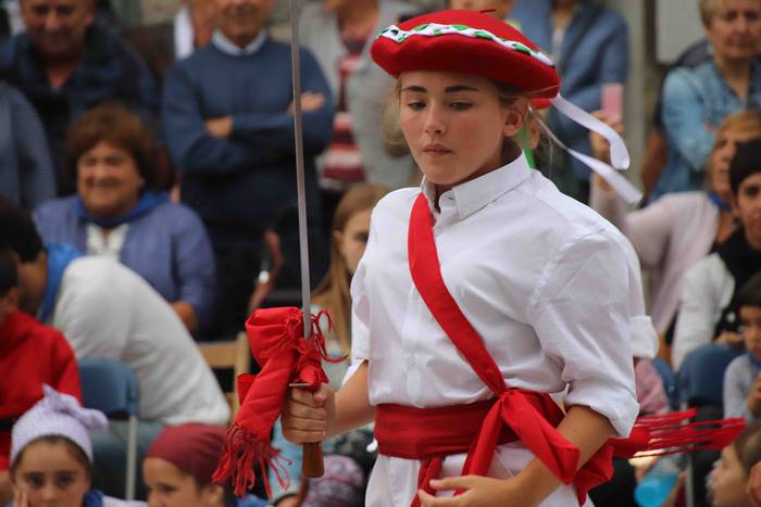 Dantzak, txistuak eta trikit 98 1565549129581