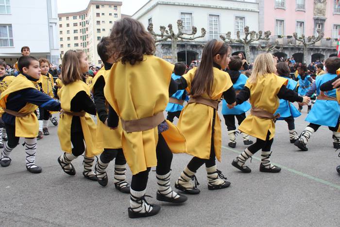 Villabona eskolak inauteriak 2 1487939273552