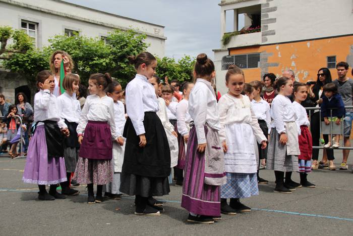 Dantzari txiki eguna Villabonan 35 1465749479019