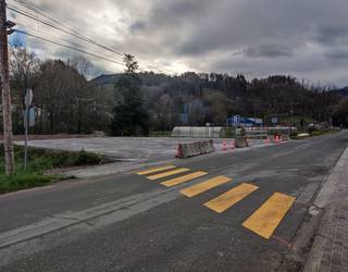 Fabrensa industriagunearen parean aparkaleku bat zabaldu dute behin-behinean