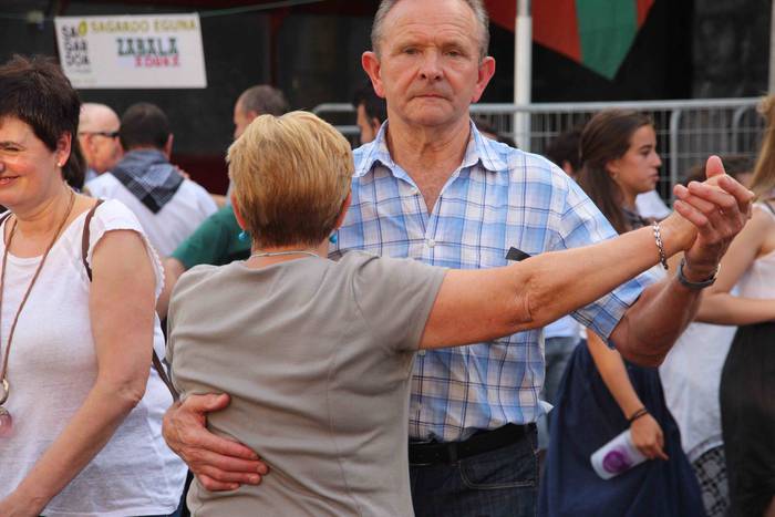 Bero sargoria, sagardoz bust 148 1532984516313