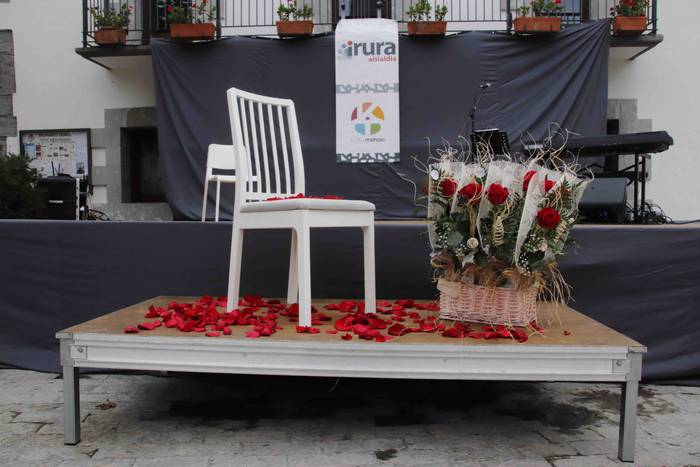 Aulki hutsak ekitaldia Irura 2 1632920805694