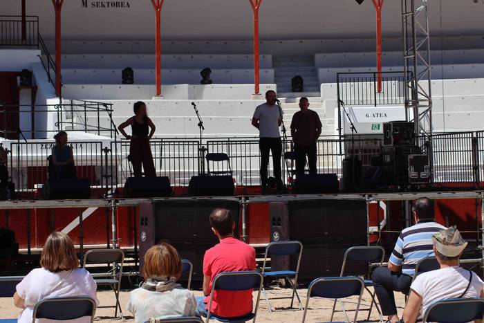 Bertso saioa Tolosako zezen  12 1592740346810