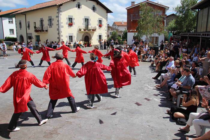 Axeri-dantza Aduna Jaiak 201 112 1534335576545