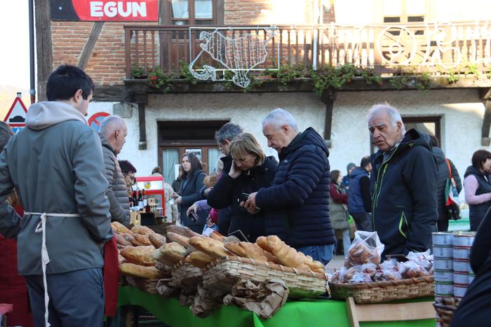 Gaurko eta biharko gaiei buruzko herri gogoeta saioak Altzon