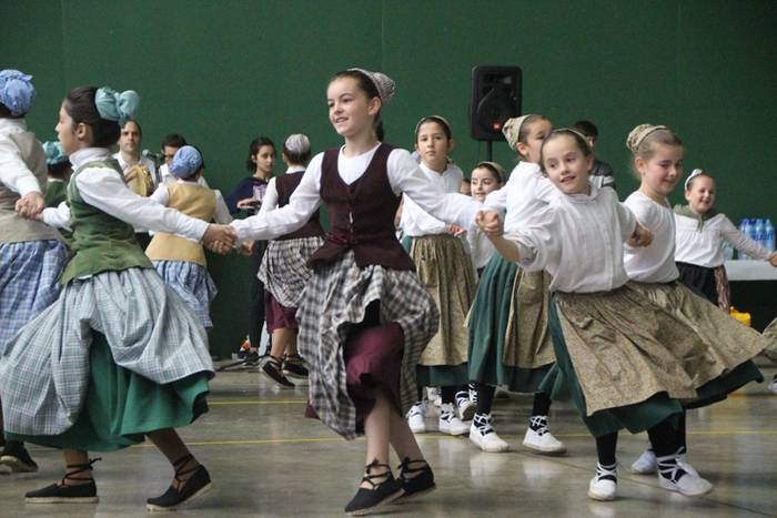 Txikienen oinak dantzan, fes 14 1527423324422