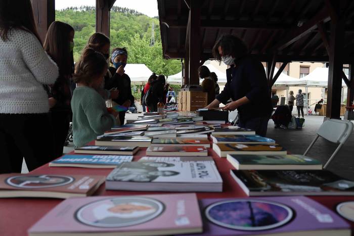 Euskal Azoka egin dute Ikazt 6 1619352379904