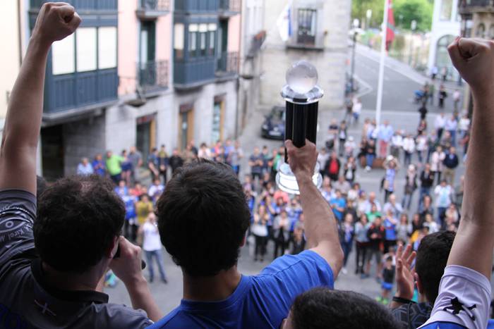 tolosa eskubaloia harrera udaletxean 2016 8 1464617655488