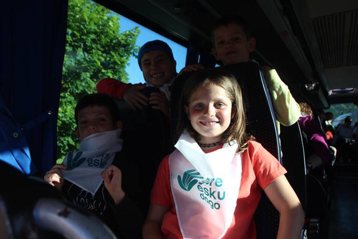 Eskuak batuta, desio bakarre 5 1528640477649