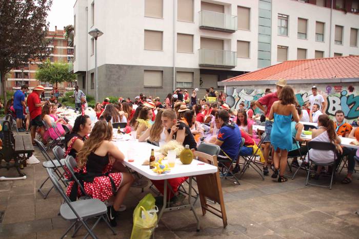 Norberak bere bazkaria, eta  15 1532630627301