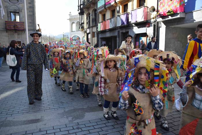Dantzari txikiek Tolosako ka 7 1551531186898
