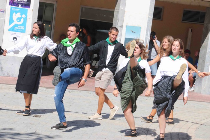 46 gaztek parte hartu dute Irurako Dantza-Sokan - 36