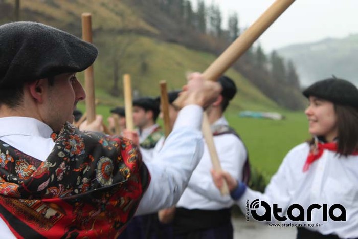 Talaiak tanten azpian ere dantzan - 19