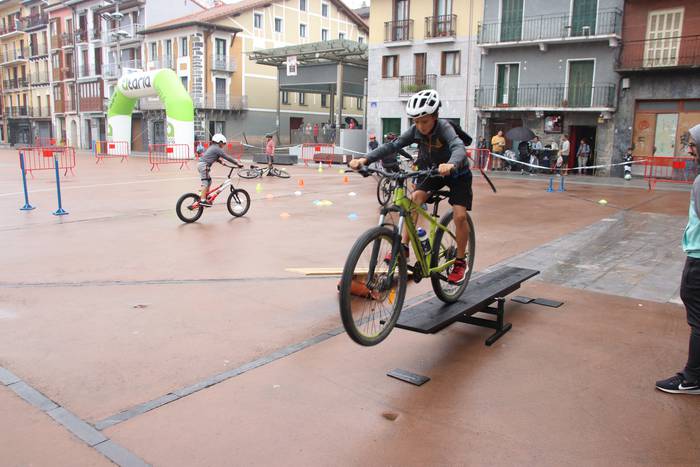 200 txirrindulari inguru, Ir 9 1570293784151