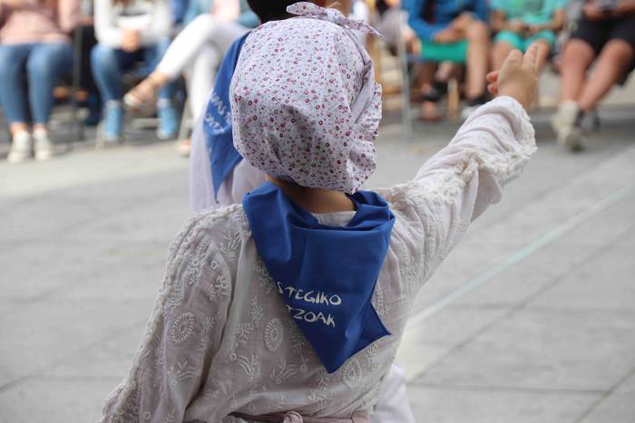 Dantzak, txistuak eta trikit 78 1565549117505