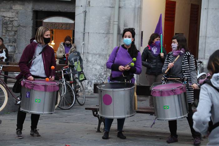 Emakumeek eskualdeko kaleak  19 1615231233961