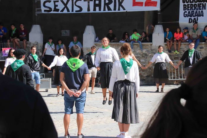 46 gaztek parte hartu dute Irurako Dantza-Sokan - 57