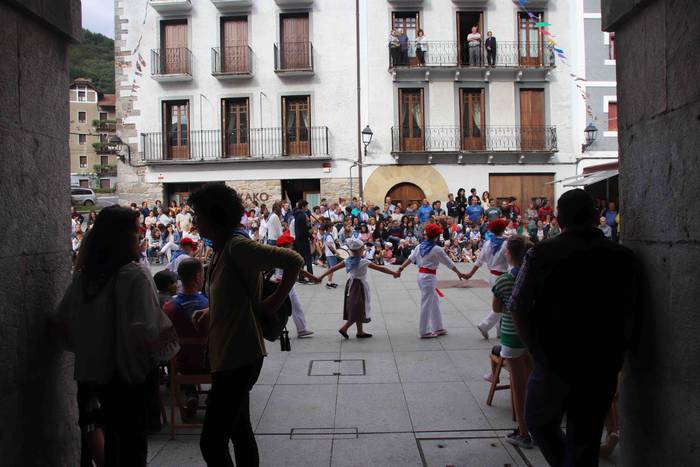 Dantzak, txistuak eta trikit 72 1565549113654