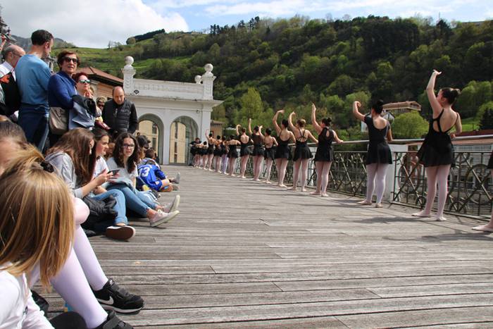 Barandari helduta dantzan 25 1523801382776