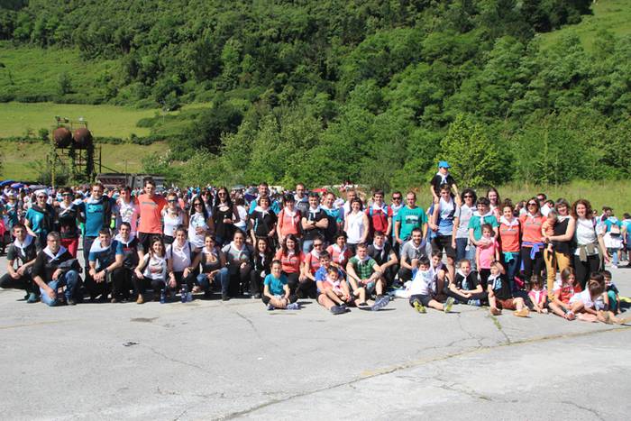 Eskuak batuta, desio bakarre 35 1528640717802