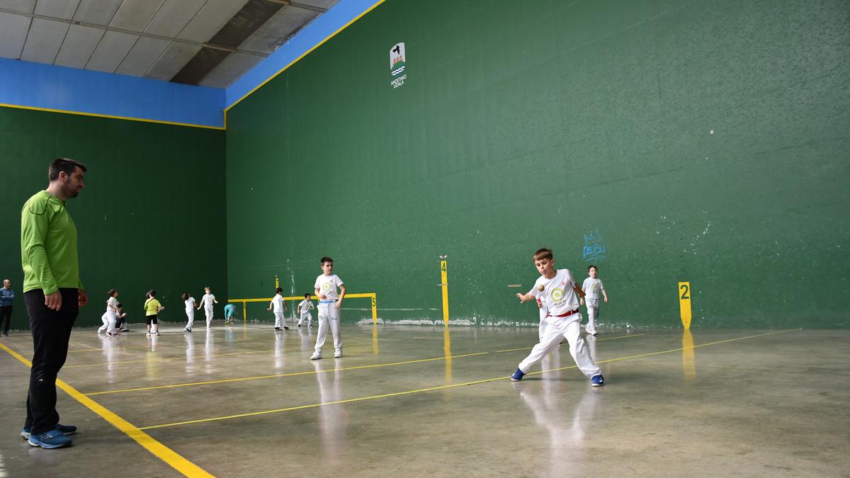 Hamargarren urtera iritsi da Ataria Pilota Topaketa