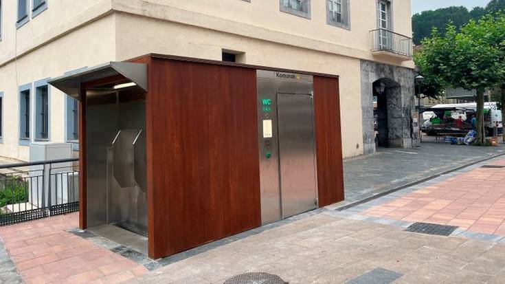 Erabilgarri dago Erreboteko plazako komun publiko berria